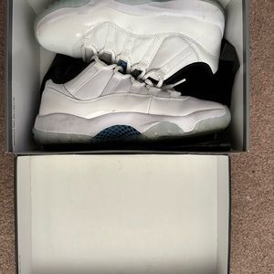Jordan 11 Legend Blue - size 8.5 M - 8/10.